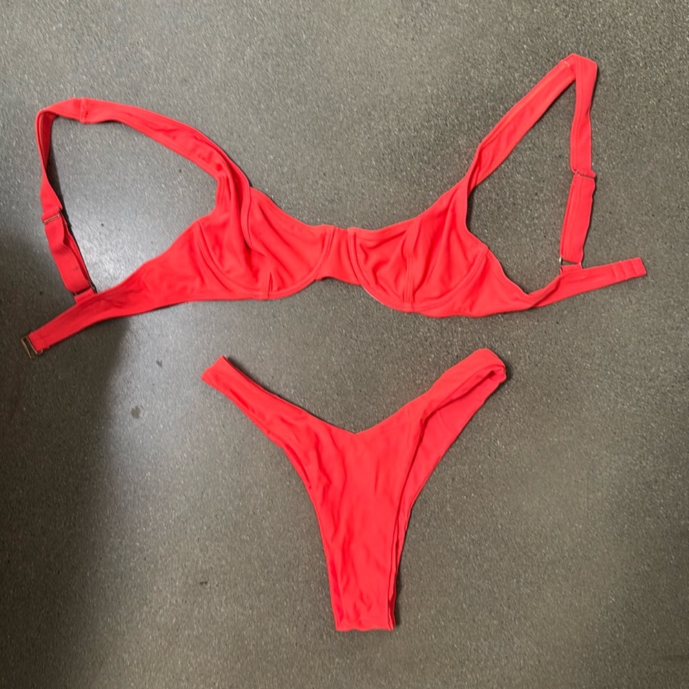 Kulani Kinis bikini
